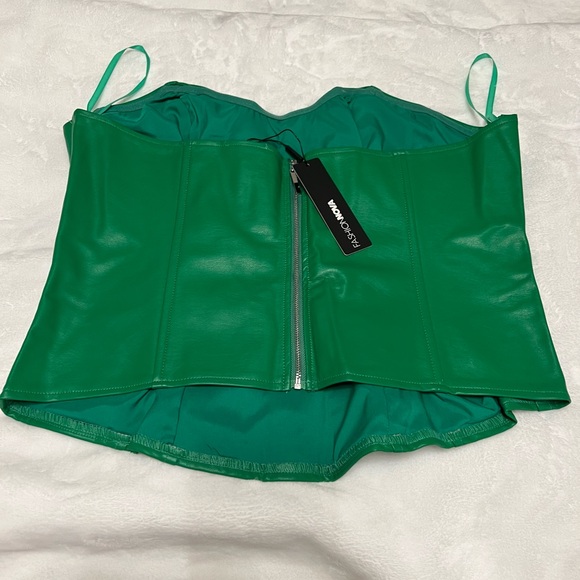 Plus size corset  Size 2X - Picture 4 of 7